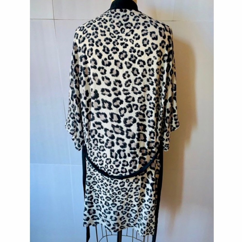 L🔥New Victoria Secret Leopard Print Robe🔥 - Picture 5 of 10